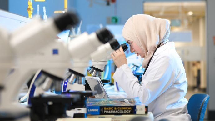 تحت الضوء: الغوص في اكتشافات علمية مذهلة