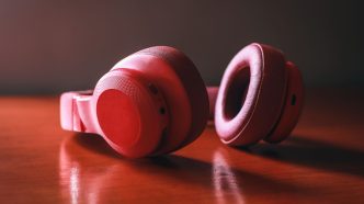 مراجعة لأفضل سماعات لاسلكية عازلة للضوضاء