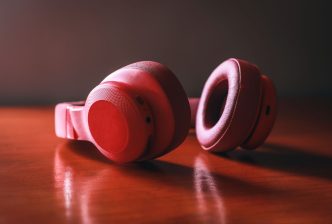 مراجعة لأفضل سماعات لاسلكية عازلة للضوضاء